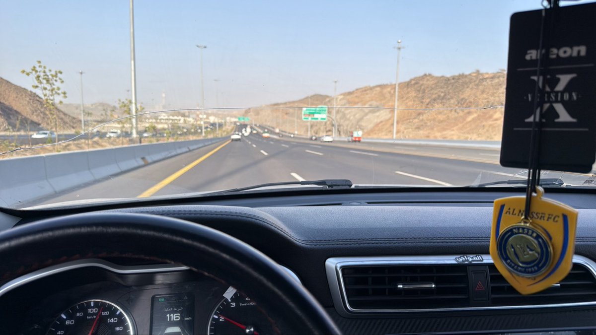 AWAJI1955's tweet photo. توكلنا على الله إلى الرياض من اجل استقبال المدرب آنج🚗💛💙
#فرسان_النصر https://t.co/RcxMLGwRou