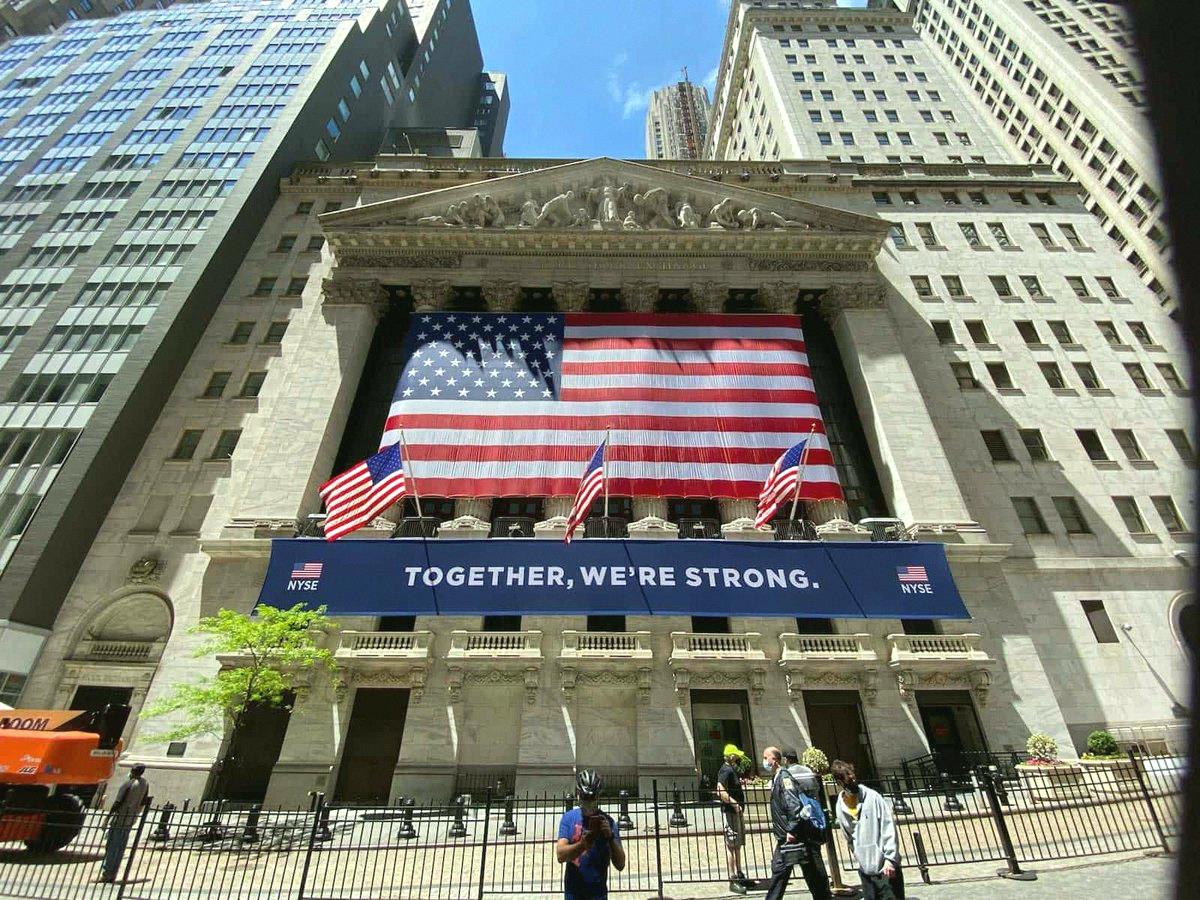 s3292's tweet photo. Here are the top 50 biggest American companies 🇺🇸

Nvidia $NVDA $4.718T
Apple $AAPL $4.532T
Google $GOOG $4.346T
Microsoft $MSFT $2.900T
Amazon $AMZN $2.610T
SpaceX $SPCX $2.134T
Broadcom $AVGO $1.714T
Meta Platforms $META $1.479T
Tesla $TSLA $1.477T
Micron $MU $1.1 https://t.co/iXnvix9kBm
