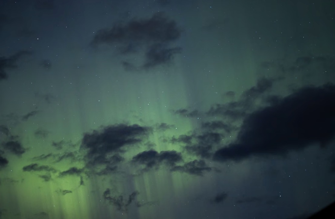 Felislibrarious's tweet photo. Last nights Aurora on Vancouver Island. 

#aurora https://t.co/JCd0KJMtr2