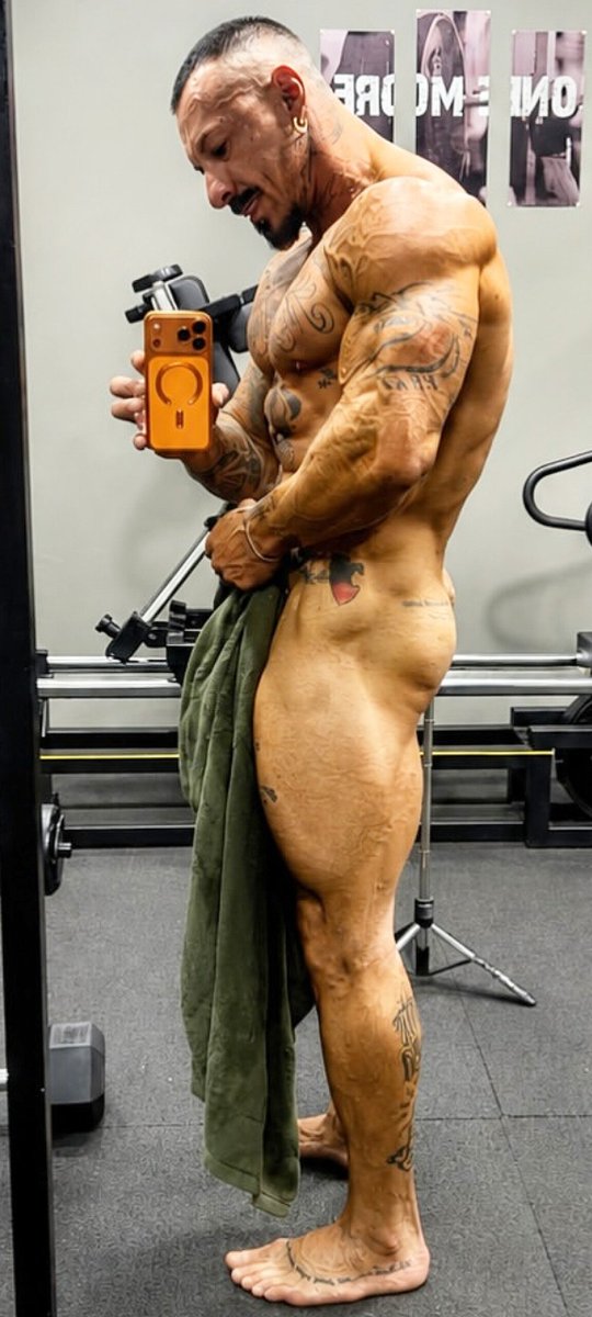 BodybuildersHOT's tweet photo. π https://t.co/HHQFR3iFc1
#bodybuildingbackstage #bodybuilding #backstage #tanning #tan #bodybuildingtan #protan #ifbbpro #bodybuilder #italian #muscletan #italybodybuilding #italianbodybuilder https://t.co/O0Is3KiBY9