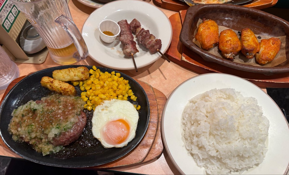BoardGameRevo's tweet photo. ライブ終わりはうっしーの退院飯！ #TOP4 https://t.co/yZ7FYSUSiX
