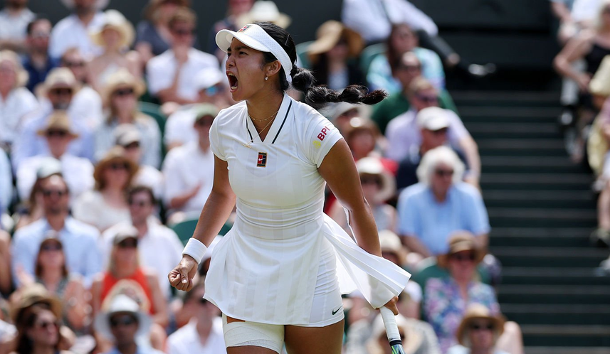 josemorgado's tweet photo. WHAT A WIN!

Alexandra Eala defeats the defending champion Iga Swiatek 7-6(9), 6-2 to reach the last 16 of a Grand Slam for the first time!

5th career top 5 win in 9 matches!
7-4 vs. top 10 as well

Incredible. https://t.co/Au2t2I8Mwb