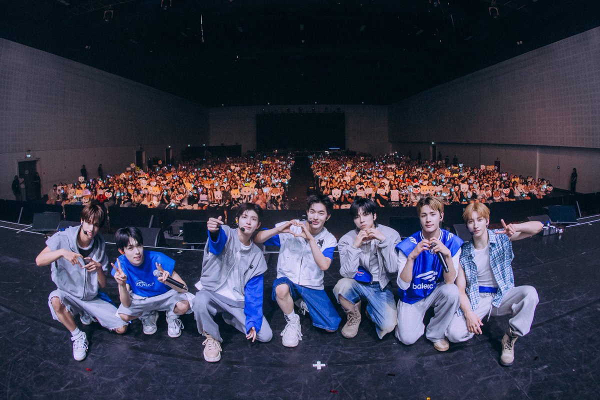 NEXZ_official's tweet photo. NEXZ GLOBAL SHOWCASE EVENT <Mmchk : Not Typical> in BANGKOK

Mmchk with BANGKOK NEX2Y💜

#NEXZ  #Mmchk
#NEXZ_Mmchk
#NEXZ_GLOBAL_SHOWCASE_EVENT https://t.co/DDDuPanT66