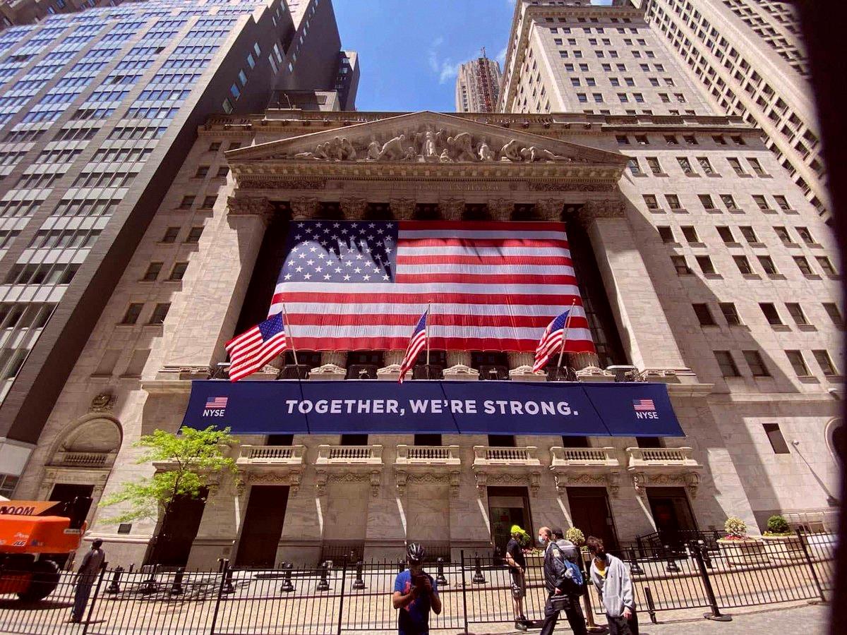 kayum89's tweet photo. Biggest US companies 🇺🇸 by market cap right now:

Nvidia $NVDA $4.718T
Apple $AAPL $4.532T
Google $GOOG $4.346T
Microsoft $MSFT $2.900T
Amazon $AMZN $2.610T
SpaceX $SPCX $2.134T
Broadcom $AVGO $1.714T
Meta $META $1.479T
Tesla $TSLA $1.477T
Micron $MU $1.101T

That https://t.co/bEiMMfKZe5
