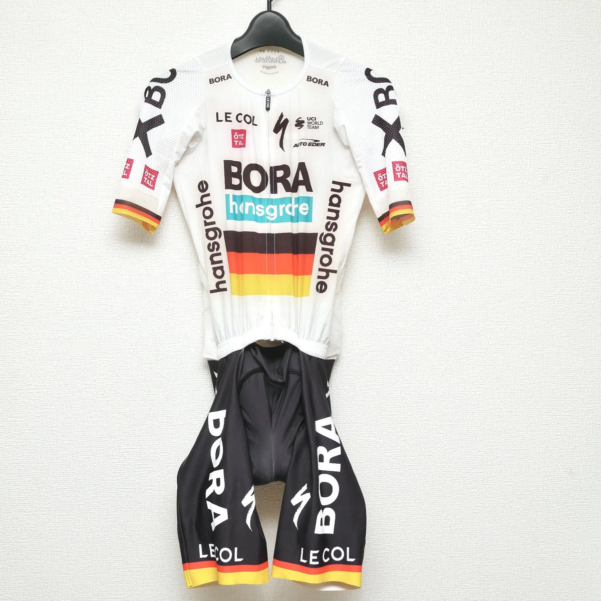 Cyclisme11's tweet photo. プロチーム支給品販売

ボーラハンスグローエ
ドイツナショナルチャンピオン仕様
ロードスーツ
Lecol製 美品 サイズXS (国内SM相当)
DM価格 32,000円

メルカリにも出品致しました
https://t.co/MJkFZoqDvV

 #ロードバイク物販 #jspocycle #ツールドフランス #選手支給品 #シクロクロス #マチュー #ワウト #ポガチャル #ヴィンゲゴー #レムコ #ツールドフランス #ジロデイタリア