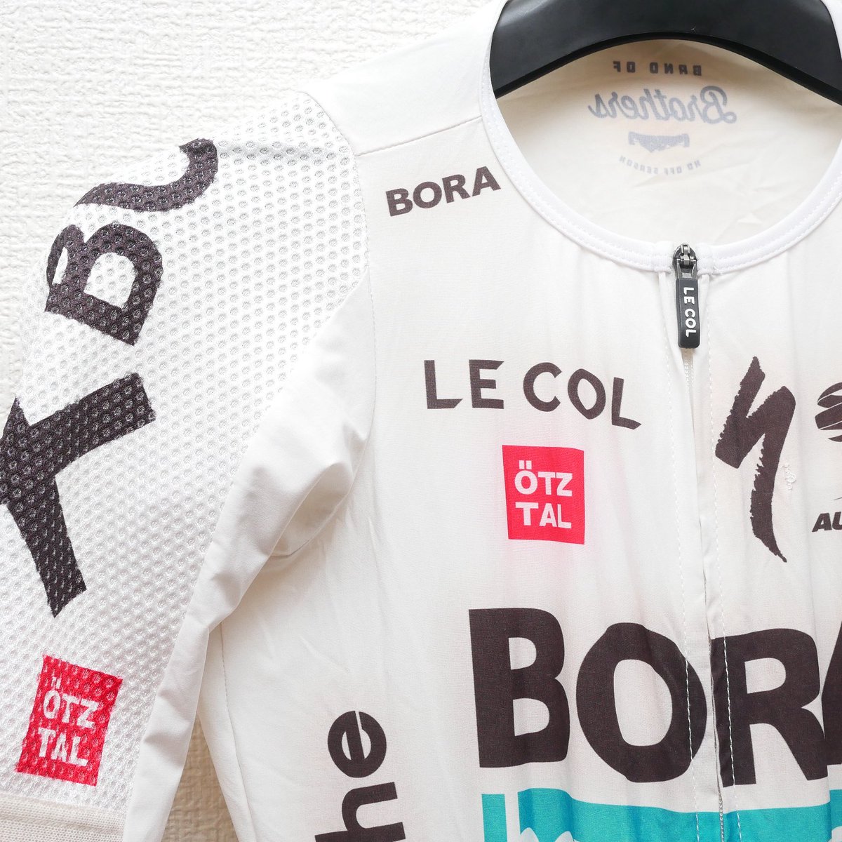 Cyclisme11's tweet photo. プロチーム支給品販売

ボーラハンスグローエ
ドイツナショナルチャンピオン仕様
ロードスーツ
Lecol製 美品 サイズXS (国内SM相当)
DM価格 32,000円

メルカリにも出品致しました
https://t.co/MJkFZoqDvV

 #ロードバイク物販 #jspocycle #ツールドフランス #選手支給品 #シクロクロス #マチュー #ワウト #ポガチャル #ヴィンゲゴー #レムコ #ツールドフランス #ジロデイタリア