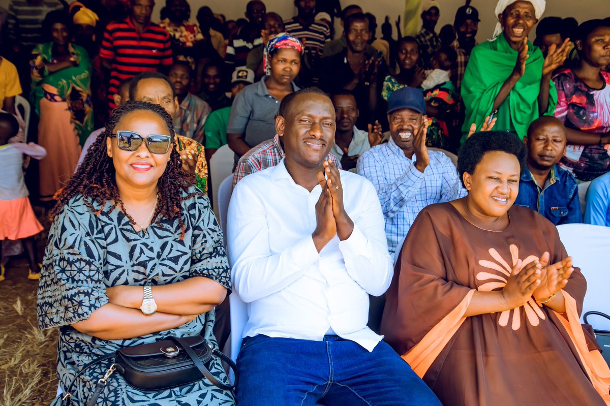 KayonzaDistrict's tweet photo. Mu Mirenge igize Akarere, hizihirijwe umunsi wo #Kwibohora32, ibirori byabereye mu Midugudu ku nsanganyamatsiko igira iti: “Kwibohora, Intambwe mu Ntego.” 

Mu Murenge wa Rwinkwavu ibirori byitabiriwe na Perezida w'Inteko Ishinga Amategeko, Umutwe w'Abadepite, @GKazarwa … https://t.co/8gjdJbRaJE