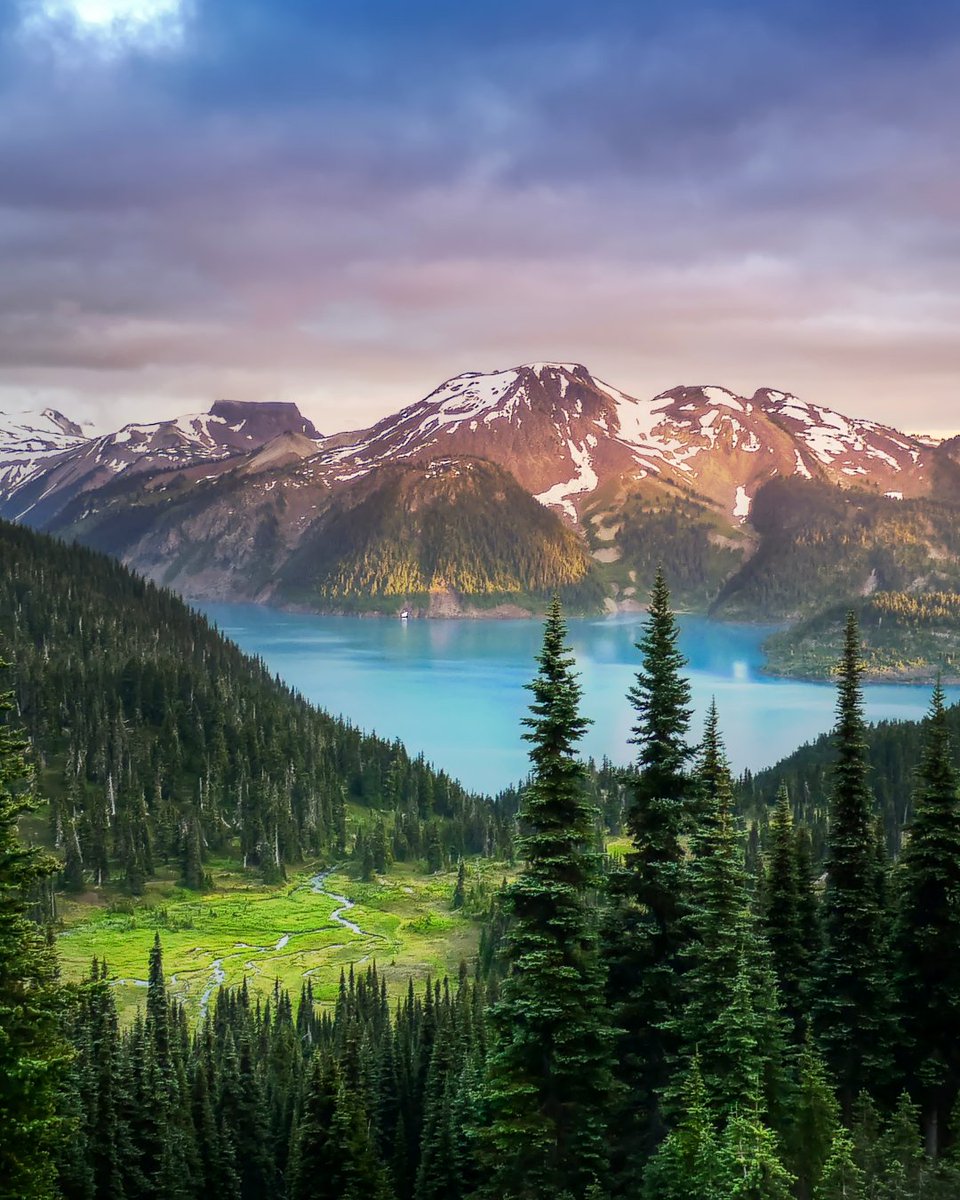 hikingview's tweet photo. Garibaldi lake in Canada 🇨🇦 https://t.co/y9kwD3ucV0