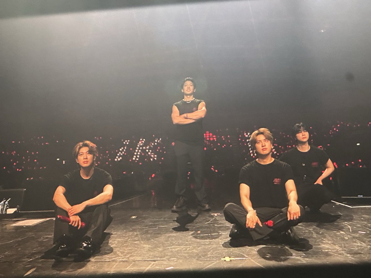CherryZenz's tweet photo. ตอนไอค่อนนั่งดู VTR fan project 🥹❤️ พี่จินบอกว่ารู้สึกตื้นตันมากตอนช่วงที่บอกยินดีต้อนรับกลับมานะ  ดีใจที่อคนยังรอพวกเรากลับมา ชานอูบอกเราไม่ได้มาตั้ง3ปีก็แอบคิดว่าทุกคนจะลืมเรารึป่าว /ไม่ลืมหรอก 😭❤️#iKON_FOUREVER_TOUR_BKK https://t.co/7mjIfHIoEJ