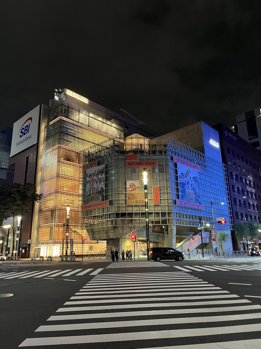 zusron's tweet photo. Capturing Ginza in the night https://t.co/WVio14aeLN
