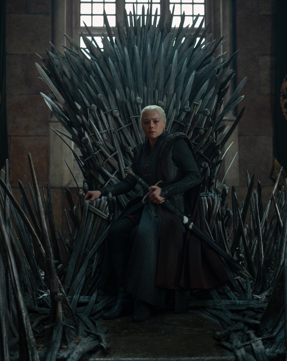 emmadarcydaily's tweet photo. emma d’arcy has been named an honorable mention by TVLine for their performance as queen rhaenyra targaryen in ‘house of the dragon’ season 3 episode 2! https://t.co/MJJCJD4UY8