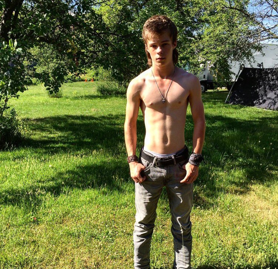 tributosafamoso's tweet photo. Top 50 Celebrities Men

33 Nic Hamilton https://t.co/2o4elF2FYQ