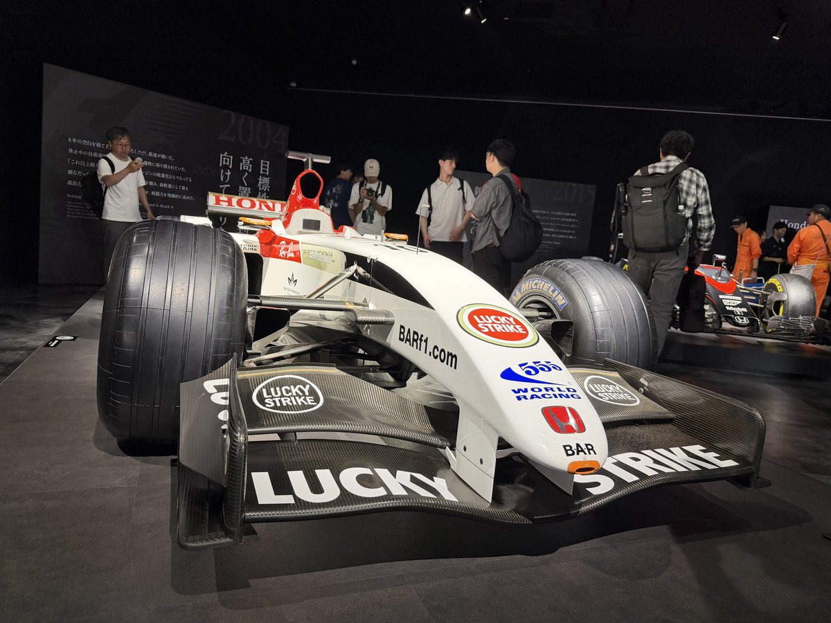 GARIfer's tweet photo. 往年のF1マシンたちクソカッコ良すぎた…惜しむらくは春に鈴鹿PAに展示されてたEJ11を見に行けなかったこと。 https://t.co/agppKnTkEX