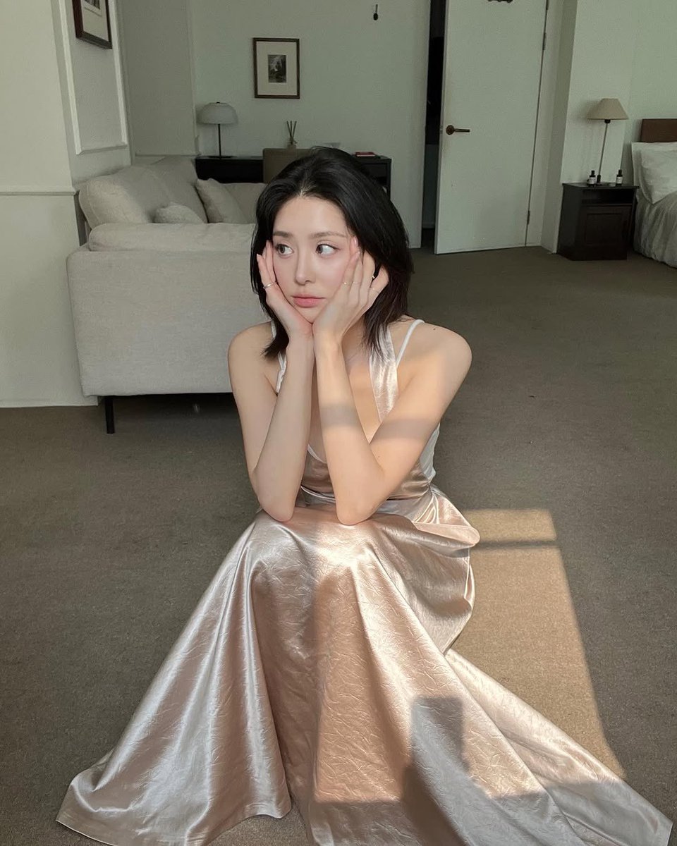 gorvgeus's tweet photo. just a girl and her pretty little things 🎀🌸 https://t.co/xApptUNPMX