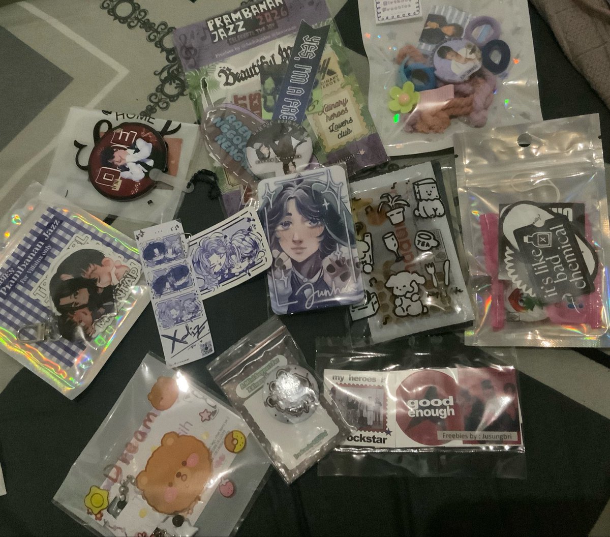 ddalgigaon's tweet photo. thankyou teman timun villainz buat freebies nya LOF BANYAK BANYAKKK 💗💗💗💗

@xeremity @jusungbri @ourskiez @haduhgaiss @lawoosun  @belldidinding @liakuart @25YDW dan beberapa yang gaada namanya hiks https://t.co/s4HeivEjgb