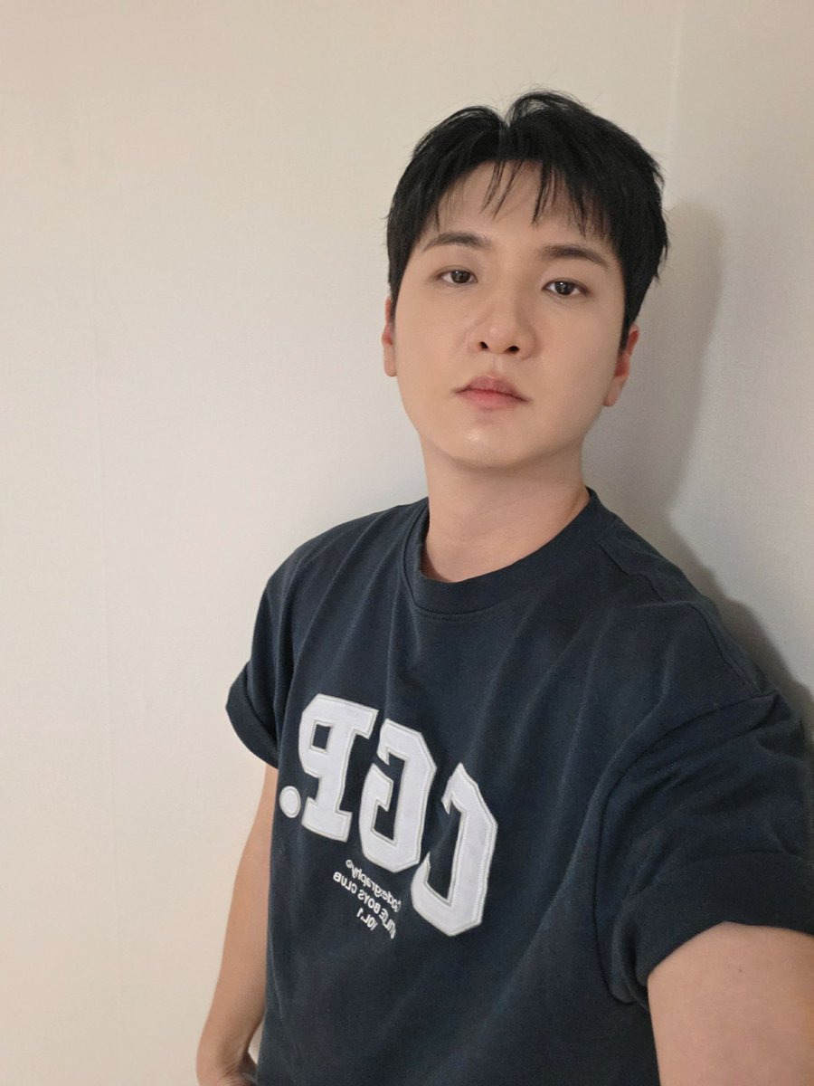 pang__ball's tweet photo. 시험이 끝났고 쉬다가 이런 사진 받으니까 막 천국에 온 거 같고 이러네… https://t.co/nPLmNiswXf