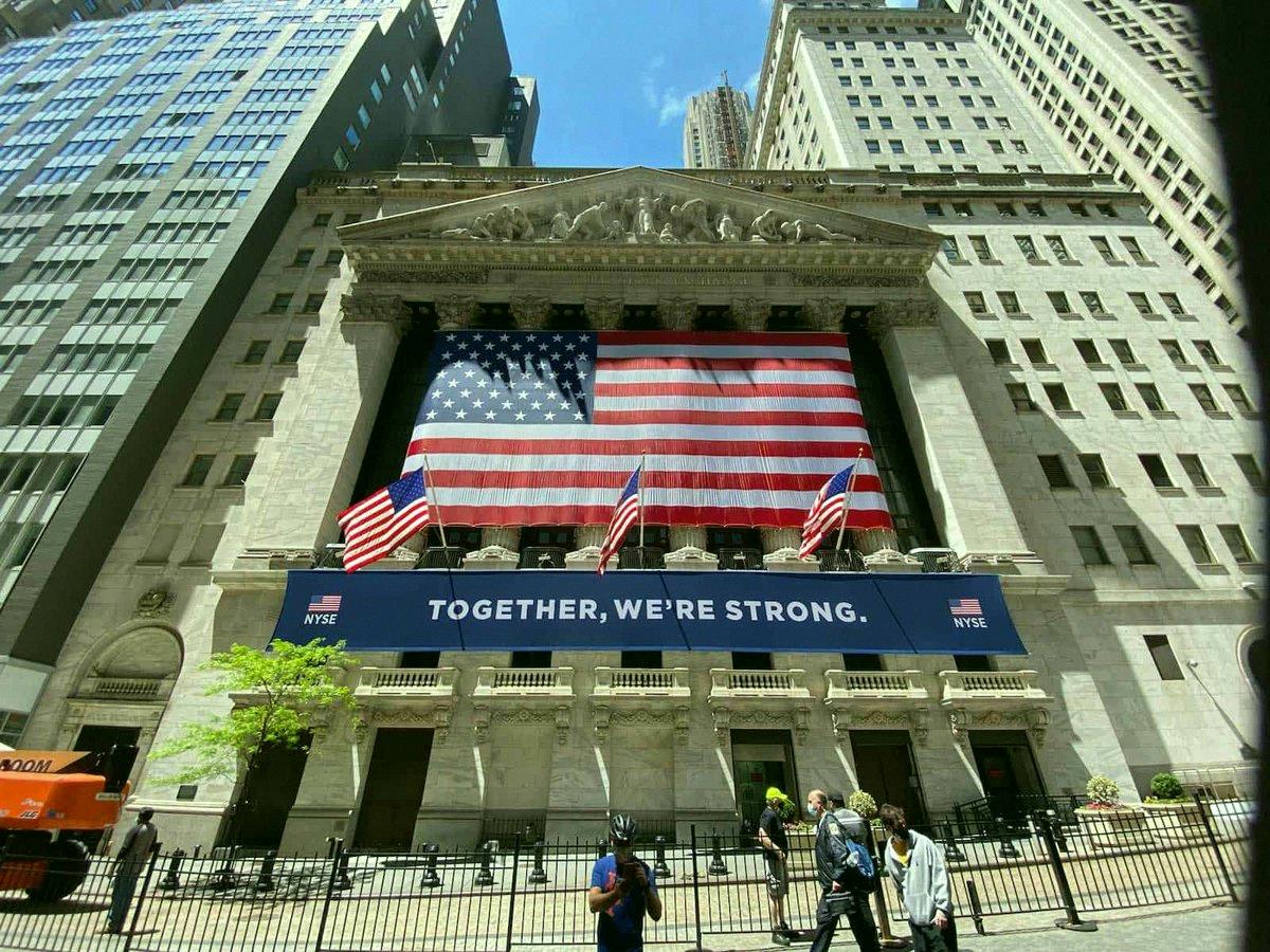 e_st165's tweet photo. アメリカのトップ企業50社をピックアップ🇺🇸

Nvidia $NVDA 4.718T
Apple $AAPL 4.532T
Google $GOOG 4.346T
Microsoft $MSFT 2.900T
Amazon $AMZN 2.610T
SpaceX $SPCX 2.134T
Broadcom $AVGO 1.714T
Meta Platforms $META 1.479T
Tesla $TSLA 1.477T
Micron Technology $MU 1.101T
Ber https://t.co/FmMDyXbI0k