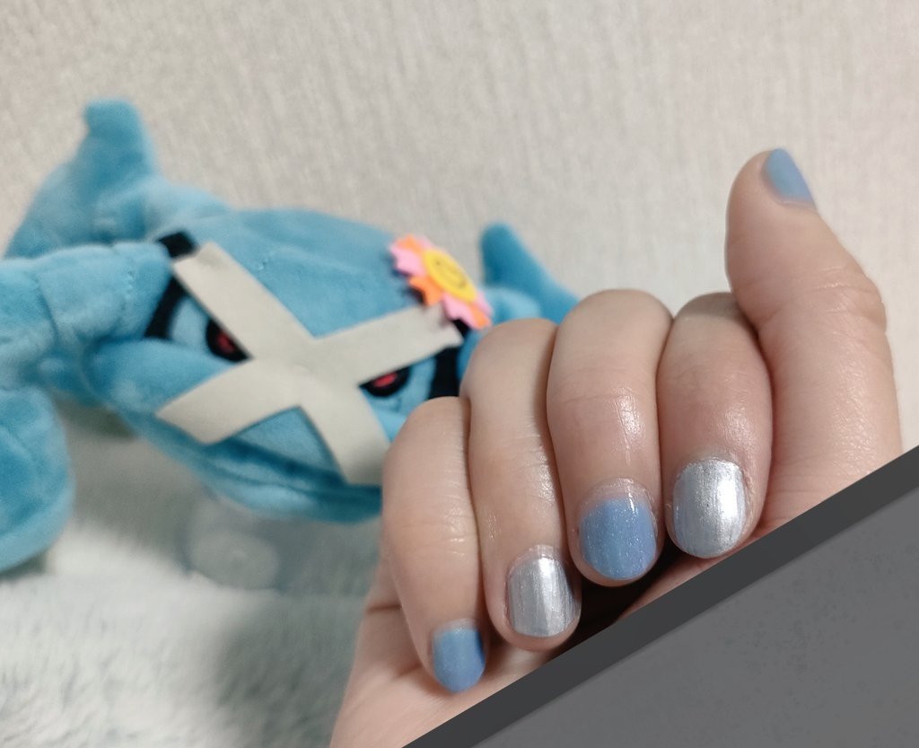 fulurunui's tweet photo. 先ほどツイしたようにこんな感じで色合わせて塗ってました🟣🔵
大きいとこに遊びに行くときしかやらないので、初めてやったのが2年ほど前に対して今回で15回目くらいです。
なので気泡やシワがあるところもあるのですが、そこはもう数をこなすしかないと思っているので今後に期待ということで、、 https://t.co/aB0kfifnQ7