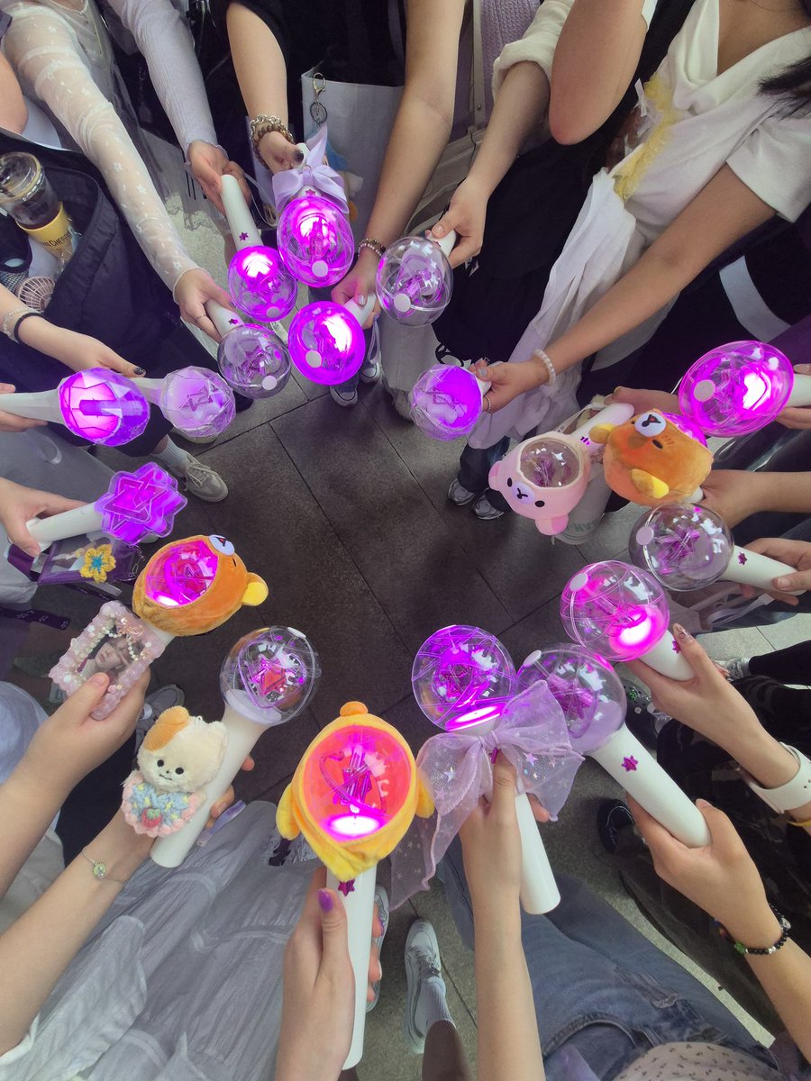 ArohaUnity's tweet photo. 행복했던 겉돌😆💛💛

#윤산하 https://t.co/YT78k8C253