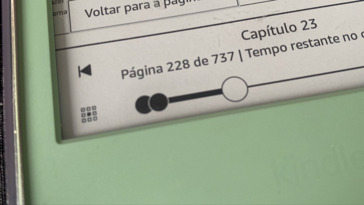 brinarare's tweet photo. o que significa essas bolinhas no kindle, eu não descobri até hj, queria tirar pois me dá agonia vê-las aí https://t.co/IL221DYVWe