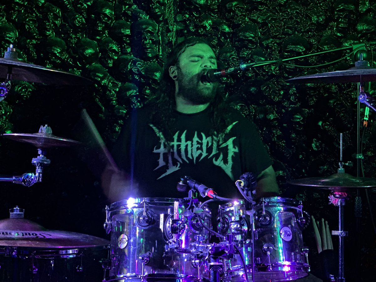 TheOneTrueDevil's tweet photo. Last night’s show at Black Magic Social Club in Houston was badass, and we had a great time hanging with the bands and appreciate everyone that came out. Special shoutout to our boy Tracy Sprague for hooking us up. Happy 4th of July, devils 🤘
@TheOneTrueDevil @BlackMagicSClub https://t.co/q3vmHmW0WF