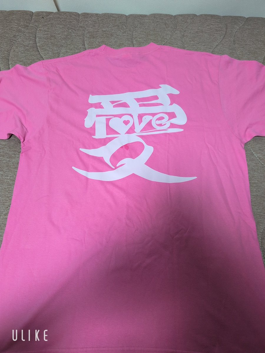 hinarui_dome's tweet photo. 7/4
『Serenade』
@ DESEO mini
寝坊してどうなることか思ったけどなんとか間に合った！！トリで25分枠なこともあり最高に沸き沸きしたった！！Tシャツは買ったけどみゅうちゃんから「全色買って！！」と催促されましたとさ(´ω｀）ﾄﾎﾎ…(買ってない) https://t.co/hvQEQm4kCk