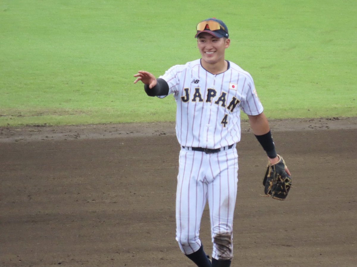 RT_DHJYGD's tweet photo. 侍ジャパン大学日本代表直前合宿🏟️ENEOSとの練習試合⚾️今日岡田くんのヒット見られてめっちゃうれしい👻👻👻👻👻笑顔の岡田くんかわいい🥰ジャパンのユニフォーム似合ってるよ👍 https://t.co/GRvxXyP04w