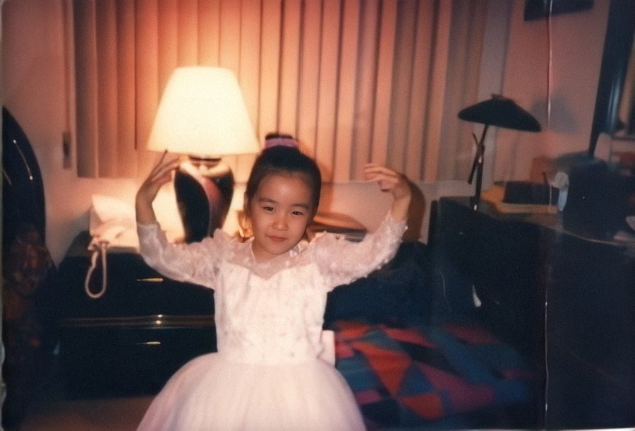 bkfany's tweet photo. ฟานี่บอกว่าคุณแม่เรียนเอกการเต้นบัลเลต์ ที่เห็นรูปใส่ชุดบัลเลต์ตอนเด็กก็คือคุณแม่น่าจะสอนน้องเองมั้ยนะ น่ารักจัง 🥹 https://t.co/aqgDmqSOm0