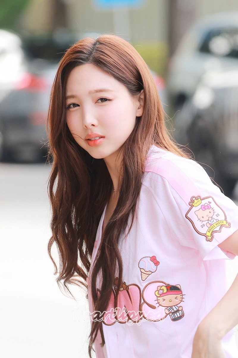 heartlipped's tweet photo. 260704 프리뷰 자다 출근했던 거 같은데 예뻐 #나연 #Nayeon #ナヨン #TWICE https://t.co/ktuwvBfVKE