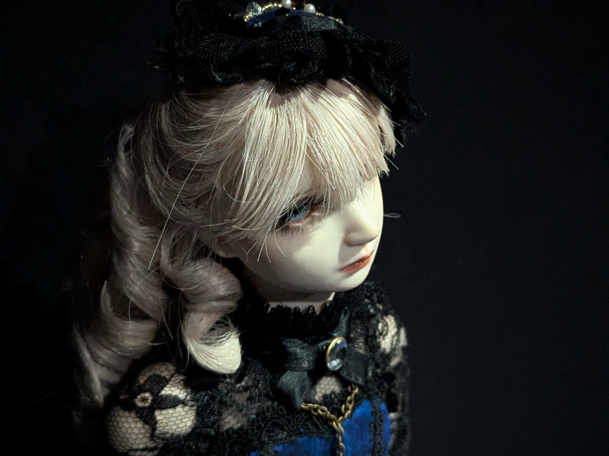 salmoncreed's tweet photo. ドールの世界は完全に未知ながら、Bain de lune-月浴宮へお邪魔してきました
メイクから服の装飾の細部に至るまで、作り込みが全部美しかった…
会場のディスプレイも相まって空気感が凄まじく、しっかり世界感に飲まれてきました
お写真も買わせていただきました…！いや行って良かった…… https://t.co/2kCNoSVSlF