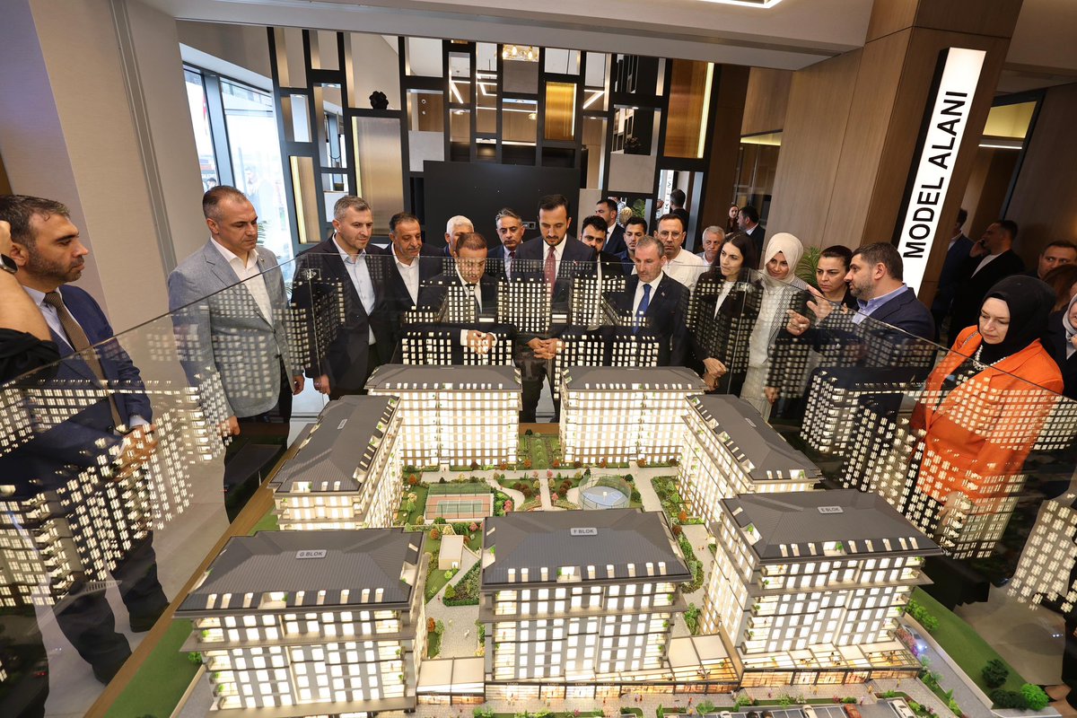 yahyacelik_'s tweet photo. 📍Sultanbeyli

SULKENT projemiz kapsamında hak sahiplerinin noter huzurunda belirlendiği kura törenine; İl Başkanımız Sayın @abdullahozdemir, Belediye Başkanımız Sayın @alitombastr, İlçe Başkanımız Sayın @ayhanusdi ve İstanbul Çevre, Şehircilik ve İklim Değişikliği İl Müdürümüz Sayın Dr. M. Ejder Batur ile birlikte katıldık.

Hak sahibi olan tüm hemşehrilerimizi gönülden tebrik ediyor, SULKENT Projesi’nin ilçemize ve kıymetli vatandaşlarımıza hayırlı olmasını diliyorum.

Cumhurbaşkanımız @RTErdogan’ın şehircilik vizyonu doğrultusunda ilçemize değer katan bu önemli projenin hayata geçirilmesinde emeği bulunan başta Belediye Başkanımız Sayın @alitombastr ve kıymetli ekibi olmak üzere emeği geçen herkese teşekkür ediyorum.

@SultanbeyliBel @aksultanbeylim @akpartiistanbul @AKGMTeskilat @Akparti