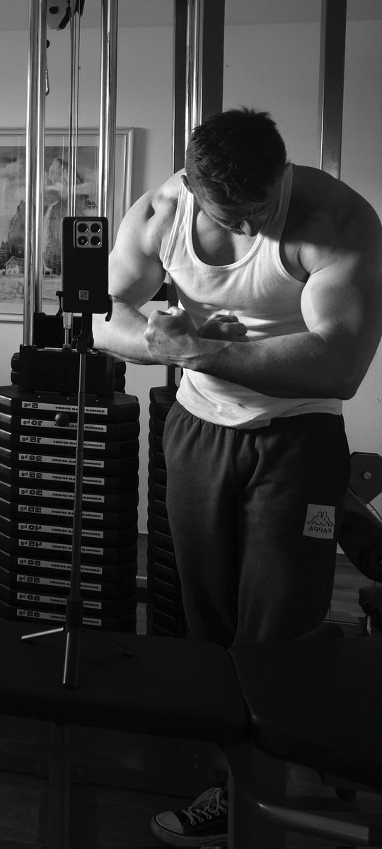 Youbornrich's tweet photo. Bodybuilding is the cure for all heartaches. https://t.co/F7w5YmQlsu