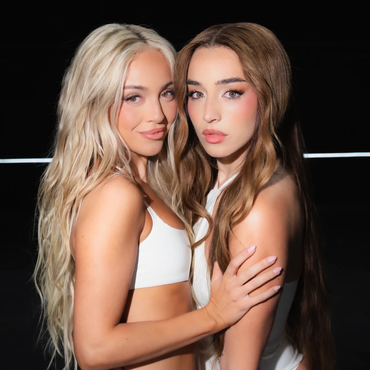 Musichartspain's tweet photo. ‘pa ti toa <3’ de @AnaMenaMusic y @lolaindigomusic sube a su peak de #5 en el top 200 de spotify españa con más de 326 mil streams (03/07). https://t.co/K4f9mRWVsX