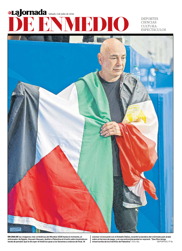 lajornadaonline's tweet photo. ⚽️ 🇪🇬 🇵🇸 Hoy en #LaJornadaDeEnmedio:

En una de las imágenes más simbólicas del #Mundial2026 hasta el momento, el entrenador de Egipto, Hossam Hassam, dedicó a Palestina el triunfo sobre Australia en tanda de penales que le dio ayer el histórico pase a los faraones a octavos de final. Al concluir el encuentro en el Estadio Dallas, levantó la bandera del victimado país árabe sobre el terreno de juego, y en una entrevista posterior expresó. “Que Dios tenga misericordia de los mártires de Palestina”.

Más información:
https://t.co/3HkfVkF2yR