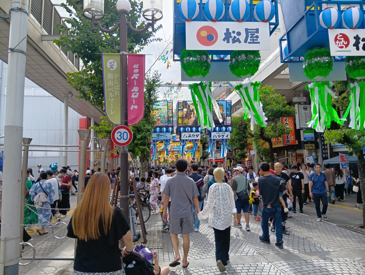 rishara_DQX's tweet photo. 日本三大七夕祭りの1つに数えられる平塚へ！⁡
⁡小田原に引っ越してから仕事の都合で中々にタイミングが合わずに顔を出せていなかったんだけど今年はやっと‼️⁡
⁡⁡
⁡昔よりは規模が縮小されてるみたいだけど、⁡それでも凄い屋台の数と人の熱気よwww⁡⁡
⁡⁡
酔っぱっぱよー https://t.co/hIxwr8zYOf