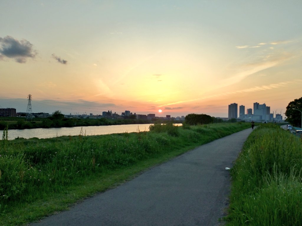 kikoz343's tweet photo. からの、聖地巡礼その1。

ずーーっと来たかった場所。
同じアングルを探し出すのはなかなか苦戦したけど、見つけた瞬間は感動した〜

#MrꓸChildren #聖地巡礼 #くるみ #Fiftysmap https://t.co/qrFZDI0Tfl
