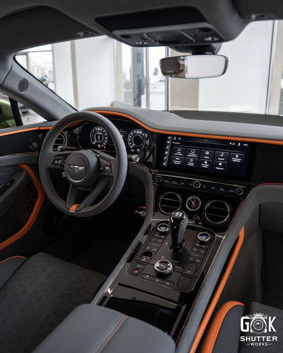 autochat360's tweet photo. Which interior would you choose to drive every day? https://t.co/b1xRhHaZC3