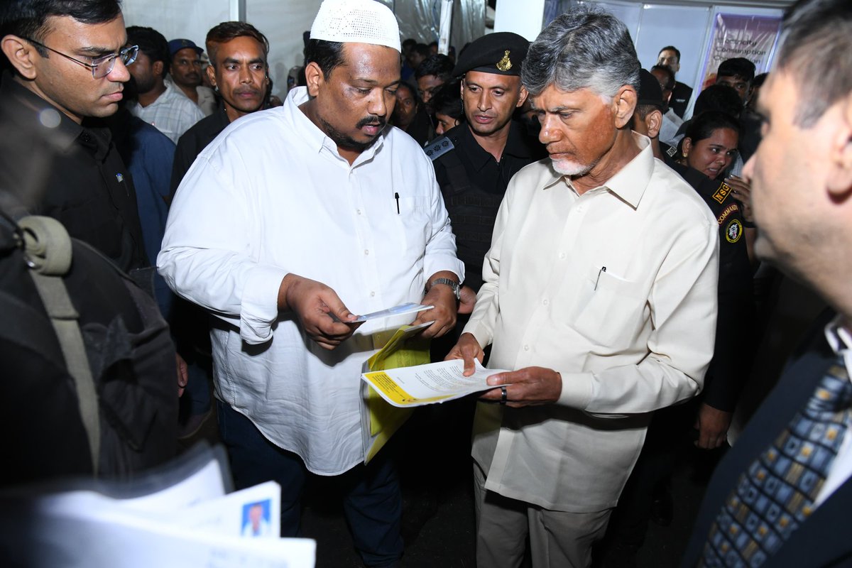 sayed_suhel's tweet photo. పుంగనూరు పట్టణ ఉర్దూ జూనియర్ కాలేజీ సమస్య, మార్కెట్ యార్డులో చింతపండు వ్యాపారస్తుల మండి రూమ్స్ గురించి నియోజకవర్గ మైనార్టీ సమస్యల గురించి వినతిపత్రం ఇచ్చి వివరించడం జరిగింది ముఖ్యమంత్రివర్యులు సానుకూలంగా స్పందించడం జరిగింది. https://t.co/dXkCmr9cfv