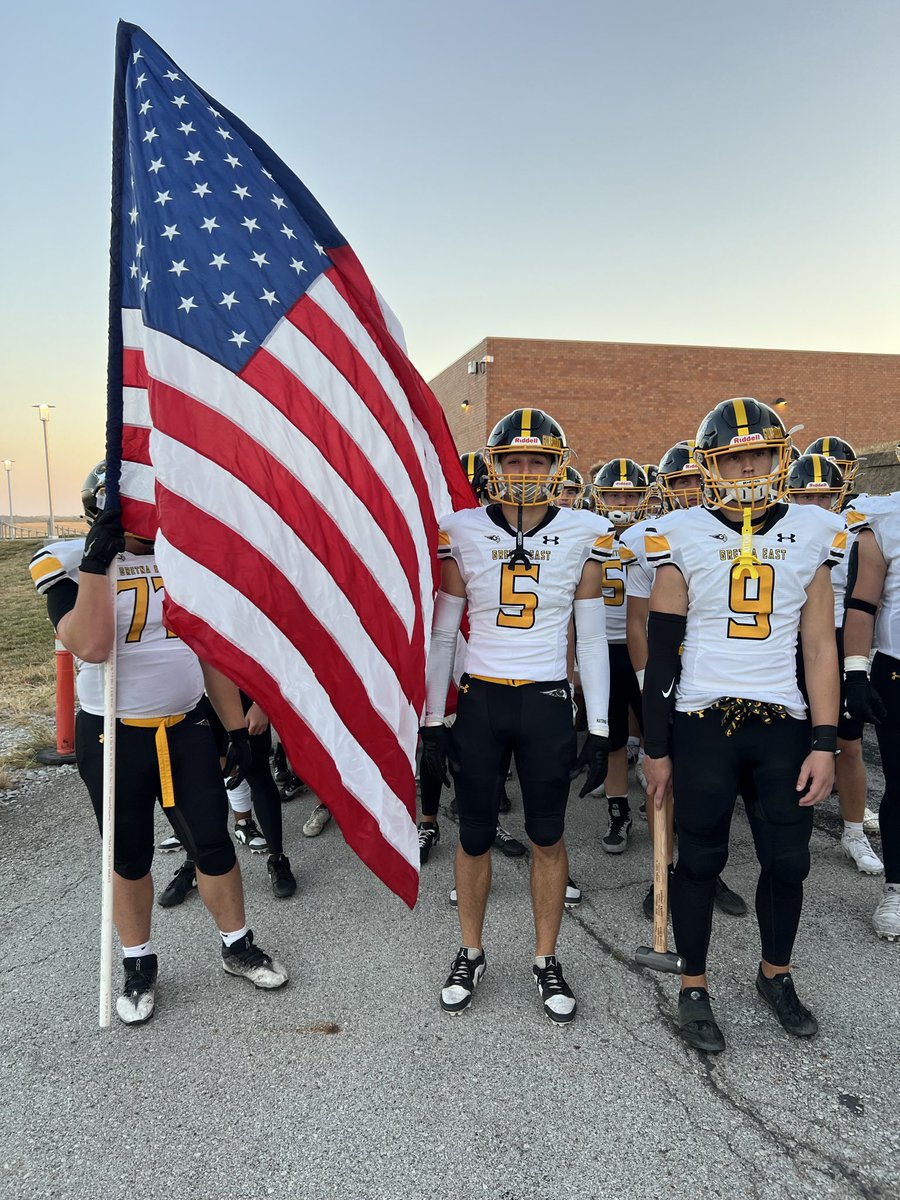 GriffFootball's tweet photo. 🇺🇸 Happy Fourth of July from Gretna East Football ! Today we celebrate the freedoms we enjoy, honor those who have served and sacrificed, and look forward to making more memories together as a Griffin family. Wishing everyone a safe, fun, and patriotic Independence Day! https://t.co/NowwFABUfY