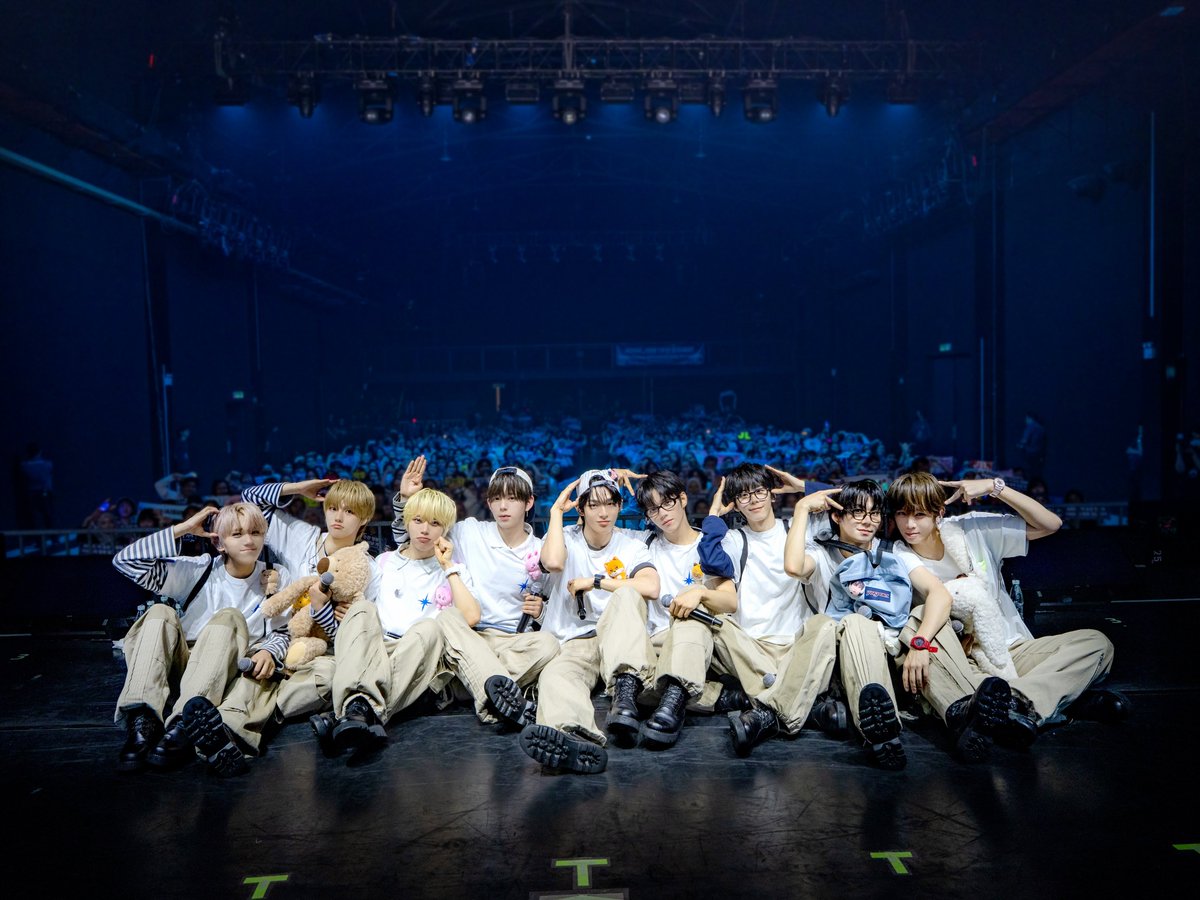 AHOF_official's tweet photo. [📸] 260704 2026 AHOF 1ST TOUR: THE FIRST SPARK IN KUALA LUMPUR 완료✨

쿠알라룸푸르에서 함께한 이 순간도 영원히 포하와 함께 빛날 거예요🎇 뜨거운 함성 덕분에 최고로 행복한 밤이에요🫶

#AHOF #아홉 
#THE_FIRST_SPARK
#THE_FIRST_SPARK_IN_KUALALUMPUR https://t.co/ipmsdIxty5