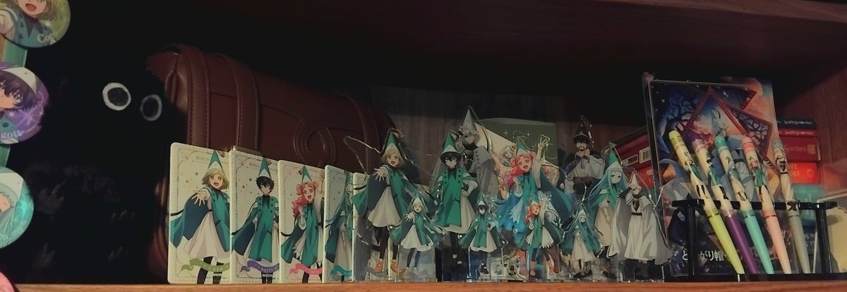 schneckenfilk's tweet photo. Had to move things around but I managed to fit everything! Once I have spare money I might invest in a smaller shelf so I can reorganise everything
#Δ帽子 #witchhatatelier https://t.co/T0j7o3As0O