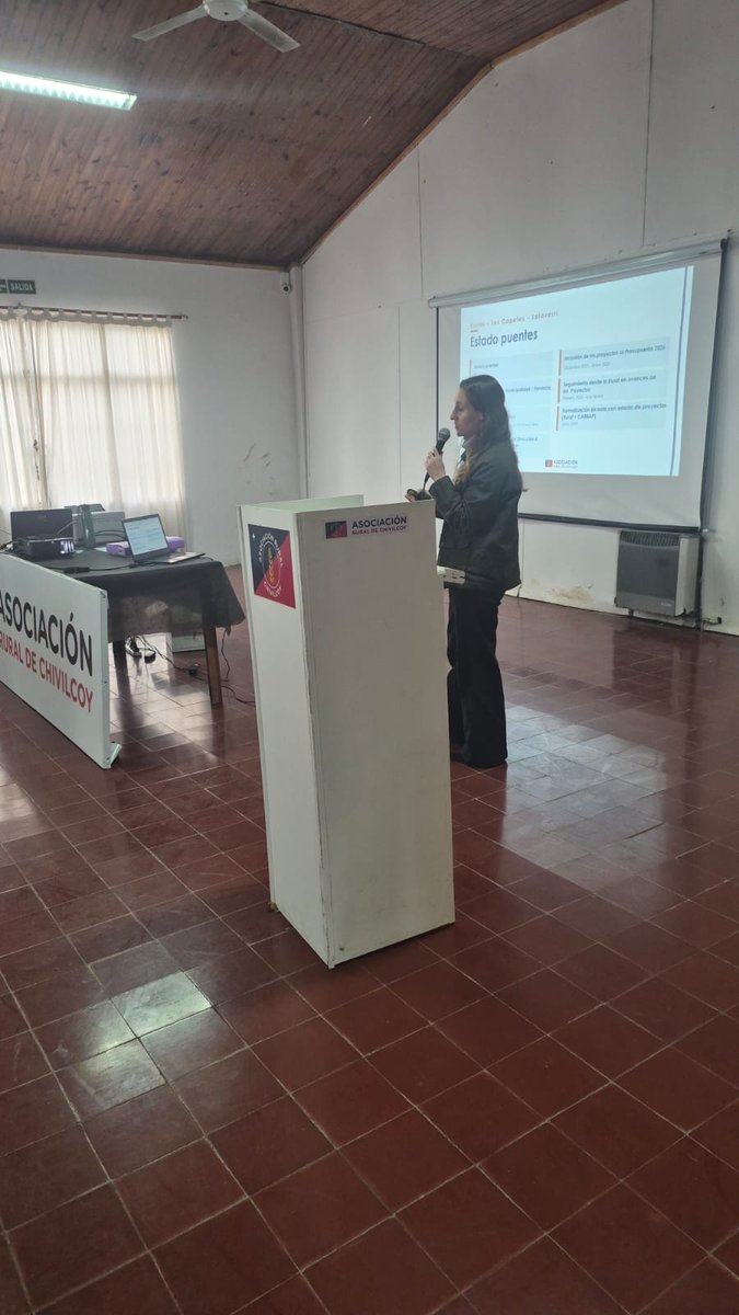 CARBAP_ARG's tweet photo. #CARBAPenAcción
📍 Chivilcoy

El presidente de CARBAP, Ignacio Kovarsky, y el secretario, Pablo Ginestet, participaron de la asamblea convocada por la Asociación Rural de Chivilcoy para analizar la crítica situación de los caminos rurales del distrito.

Durante el encuentro, productores y dirigentes intercambiaron diagnósticos y propuestas, reafirmando la necesidad de contar con una red vial rural en condiciones, indispensable para la producción, la educación, la salud, la seguridad y la vida cotidiana de quienes habitan y trabajan en el interior.

@kovavete @PabloGinestet @ChivilcoyRural 

#RuralesActivas #RuralesCARBAP #CARBAP