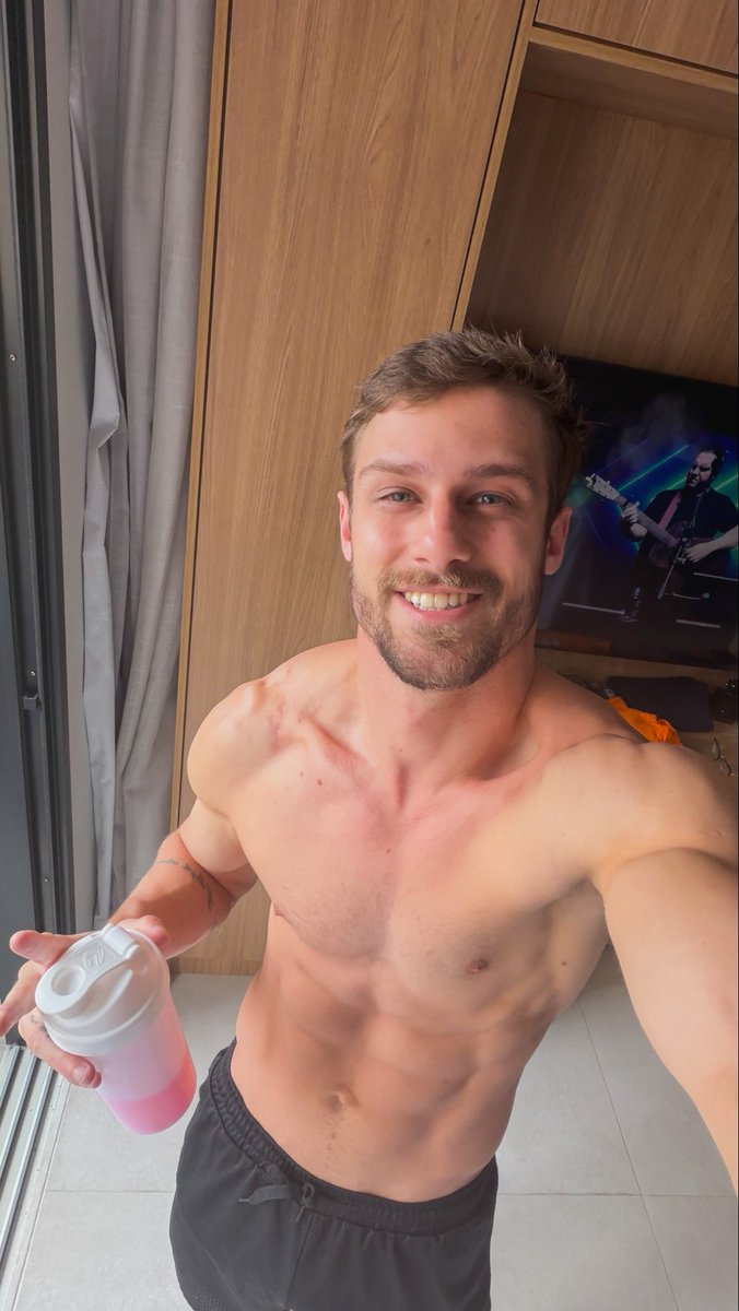eumathmm's tweet photo. Bomm dia! Ótimo final de semana pra gente ✌🏼😄 https://t.co/DuGxXfVeDt