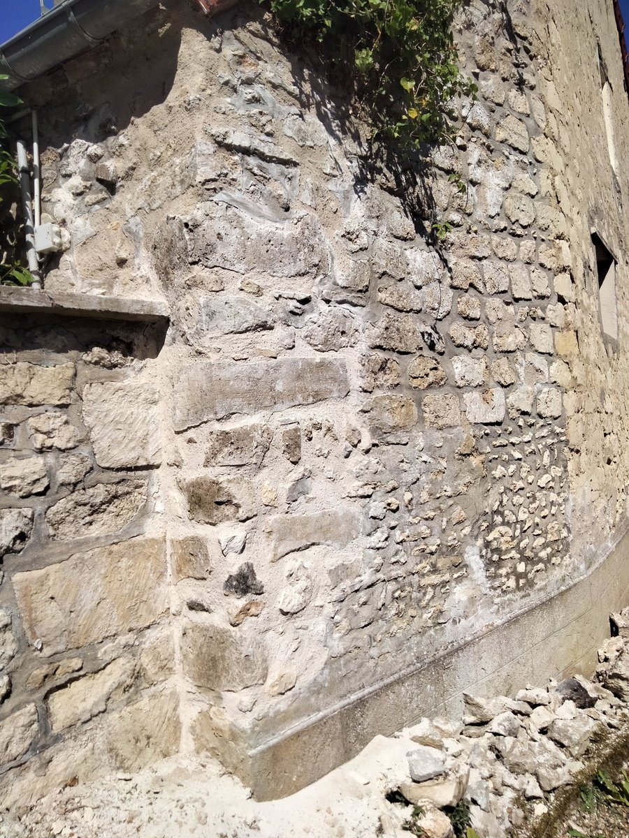 JMB_Construc's tweet photo. 🧱 Reprise et restructuration d’un angle de mur extérieur en pierre à Monts dans l'Oise.

Sur ce chantier réalisé en 2026, l’angle de ce mur ancien était fortement fragilisé par la dégradation de la maçonnerie et le déplacement de plusieurs pierres.

#bâtiment #maçonnerie #Oise https://t.co/LYSbZTn7K0