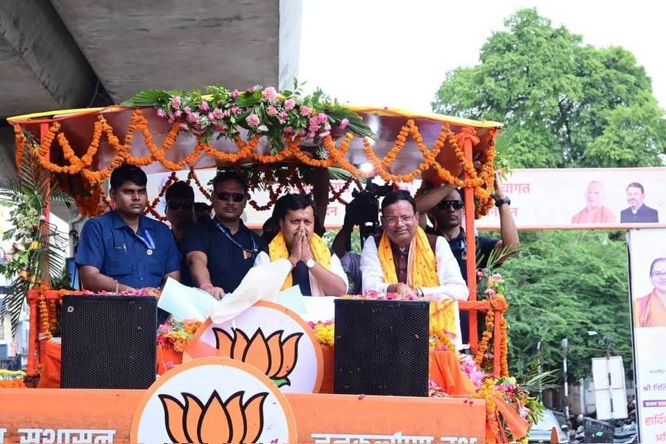 AjitRawatBJP's tweet photo. आज भारतीय जनता पार्टी के राष्ट्रीय अध्यक्ष आदरणीय नितिन नवीन जी का लखनऊ की धरती पर प्रथम आगमन पर अनुसूचित जाति मोर्चा के आदरणीय प्रदेश अध्यक्ष अशोक रावत जी सांसद  मिश्रिख के नेतृत्व में भाजपा प्रदेश महामंत्री उपेन्द्र रावत विधायक सुरेश पासी जी मनीष रावत जी निवर्तमान प्रदेश अध्यक्ष एससी मोर्चा श्री रामचंद्र कनौजिया जी दिनेश रावत जी प्रदेश पदाधिकारी क्षेत्रीय अध्यक्ष के साथ-साथ समस्त कार्यकर्ता बन्धुओं ने जोर दार स्वागत अंबेडकर भवन परकिया