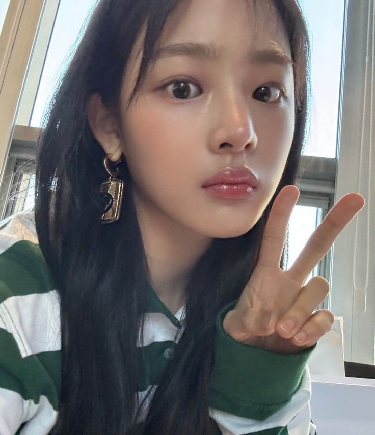 kminjiluvr's tweet photo. V https://t.co/lXlPAyFnSI