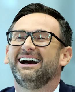 antyPiS4ever's tweet photo. A salonik dentystyczny VIP pamietacie - dla pacjenta z ulicy czarna plomba i brak znieczulenia - dla kaczej mafii pelna protetyka za kilkadziesiat tysiecy - za nasze - jakies pytania kacapy ??? https://t.co/skDOVaJ5hw