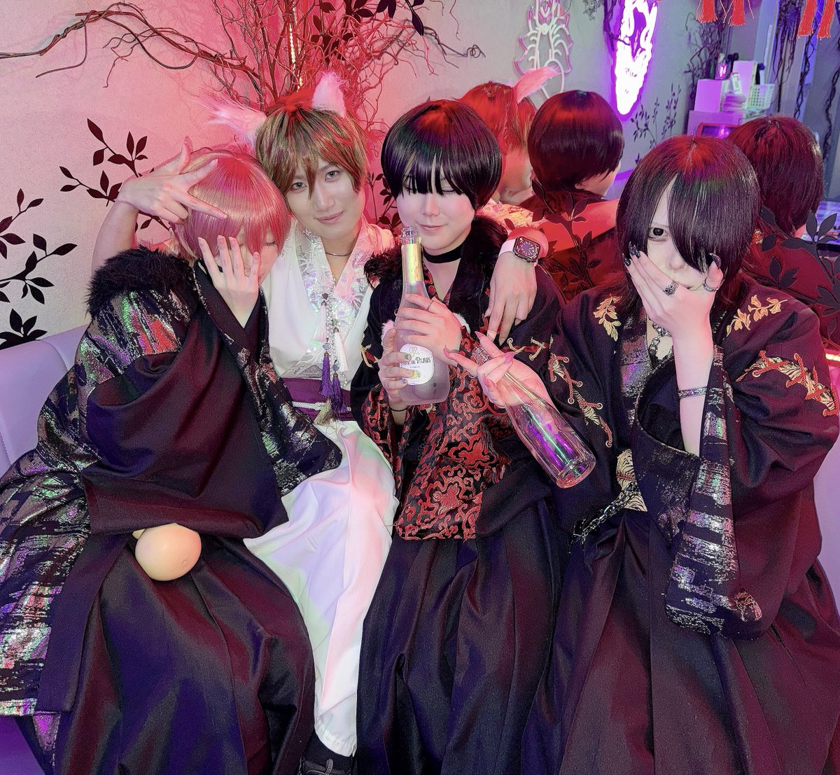 denvi_cafe's tweet photo. 本日もご来廊＆遠隔ありがとうございました🪭 

【7/5（日）降臨予定】
 千羅/風雅/すず/悪/瑠璃

 ⏰18:00〜23:00 

堕ち人様のご来廊お待ちしております⚡️ 

#男装コンカフェ #男装 #コンカフェ https://t.co/JNlkIcP1lU