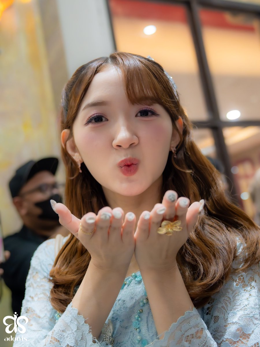 adonis1029's tweet photo. Makasih ya cah ayuu, full of love 💕

#Aurellia #JKT48 #アウレリア #아우렐리 https://t.co/7x4vvPhMGB