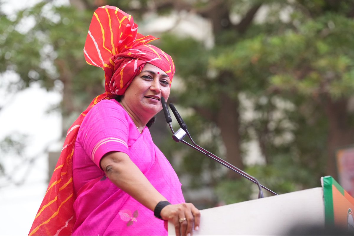 gupta_rekha's tweet photo. मटियाला विधानसभा क्षेत्र में आयोजित ‘विकसित भारत संकल्प सम्मेलन’ में सम्मिलित हुई।

आदरणीय प्रधानमंत्री श्री @narendramodi जी के नेतृत्व में बीते 12 वर्षों में भारत ने विकास, सुशासन और अंत्योदय का नया अध्याय लिखा है। अब दिल्ली भी आदरणीय प्रधानमंत्री जी के विज़न के साथ कदम से कदम मिलाकर आगे बढ़ रही है। डबल इंजन सरकार के नेतृत्व में राजधानी में विकास की नई गति, नई सोच और नई कार्यसंस्कृति के साथ विकसित दिल्ली के संकल्प को साकार किया जा रहा है।

इस अवसर पर सांसद श्रीमती कमलजीत सहरावत जी, विधायक श्री संदीप सहरावत जी, जिला अध्यक्ष श्री राज शर्मा जी सहित अन्य गणमान्यजन उपस्थित रहे।

@kjsehrawat 
@sandeepbjpadv 

#12YearsOfSeva 
#ViksitDelhi